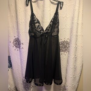 Chic Black Lace Chemise